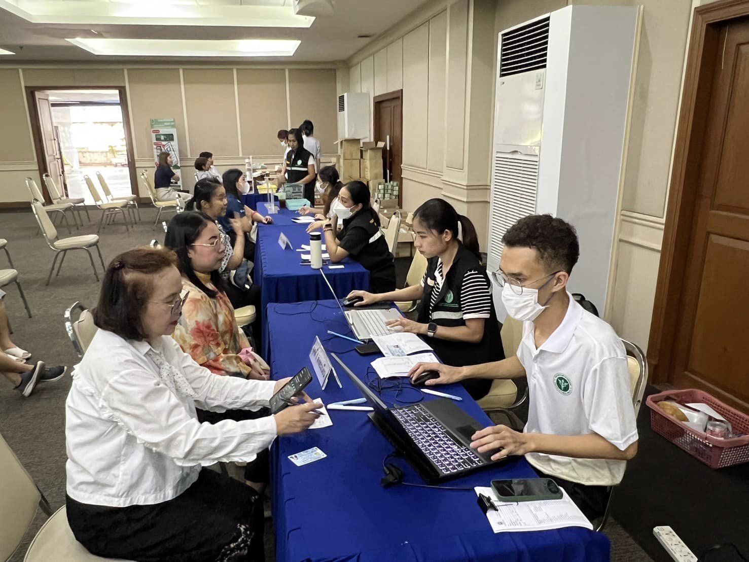 โรงพยาบาลการแพทย์แผนไทยและการแพทย์ผสมผสาน ออกหน่วยจัดกิจกรรมให้บริการตรวจสุขภาพ ณ กรมประชาสัมพันธ์