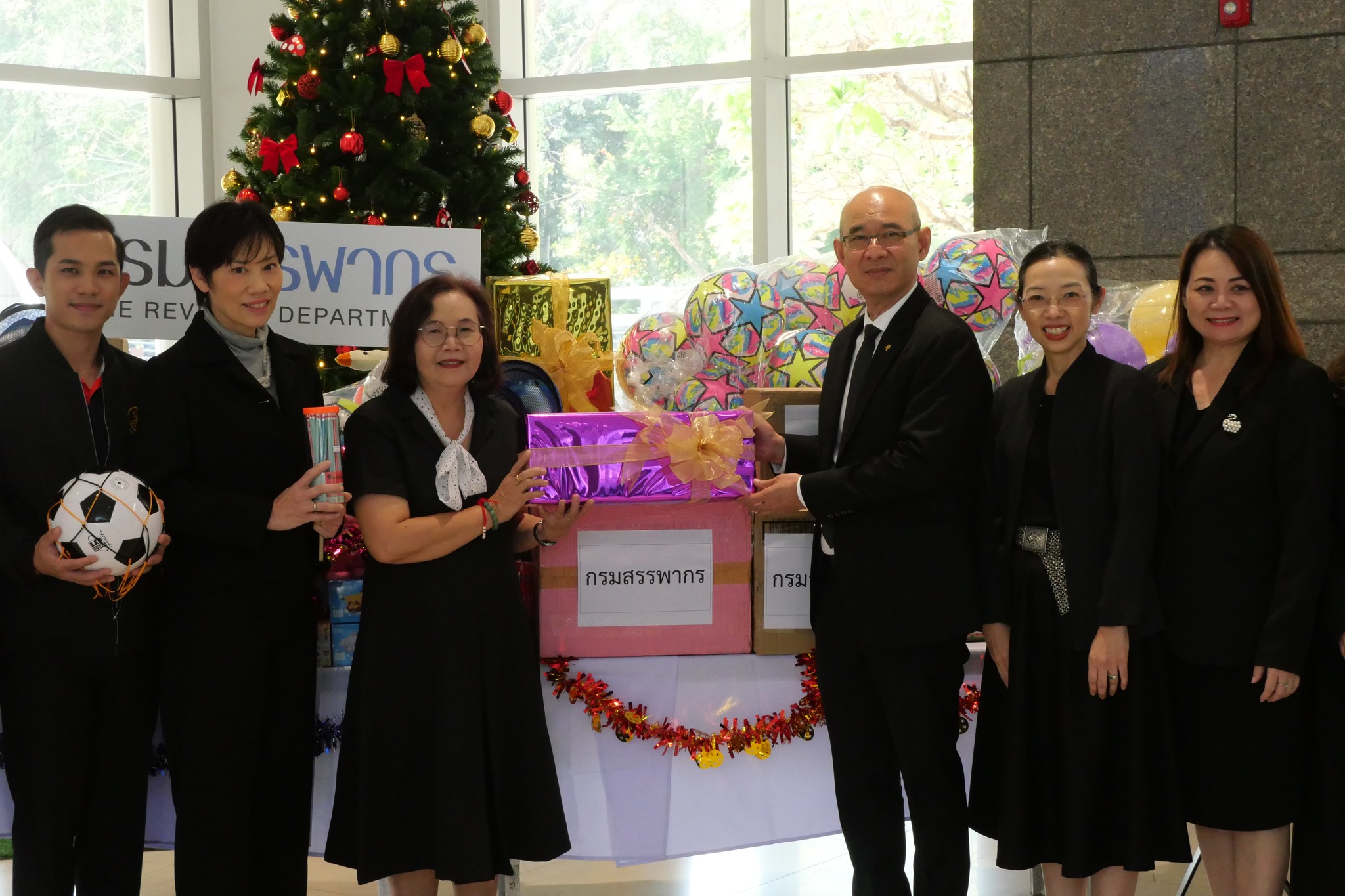 กรมสรรพากรมอบของขวัญวันเด็ก สนับสนุนกิจกรรมวันเด็กแห่งชาติ กรมประชาสัมพันธ์ ประจำปี 2569