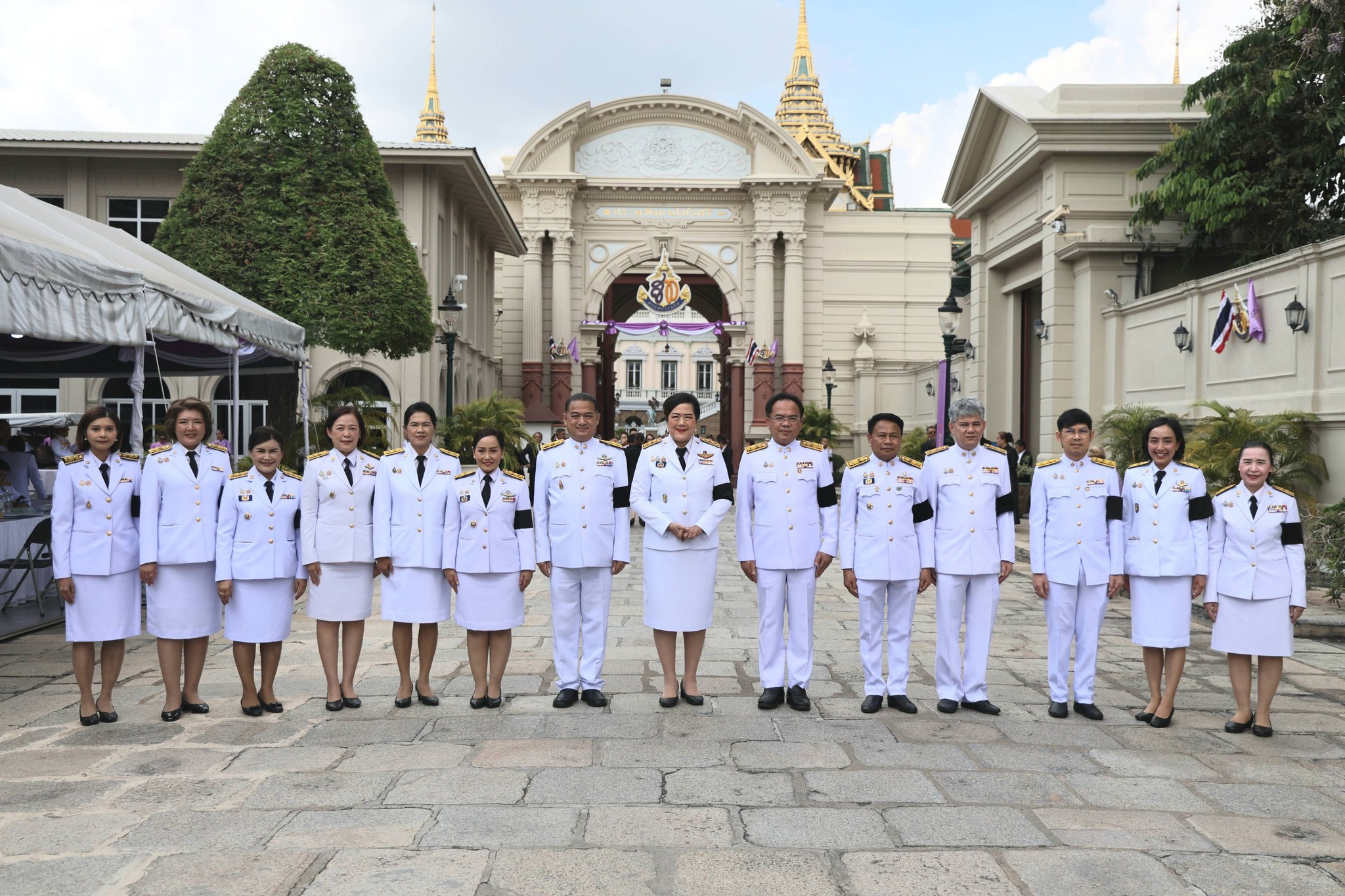 นางสุดฤทัย เลิศเกษม อธิบดีกรมประชาสัมพันธ์ นำคณะผู้บริหาร ข้าราชการ และเจ้าหน้าที่กรมประชาสัมพันธ์ ร่วมทูลเกล้าทูลกระหม่อมถวายแจกันดอกไม้เบื้องหน้าพระฉายาลักษณ์ สมเด็จพระนางเจ้าฯ พระบรมราชินี พร้อมลงนามถวายพระพรชัยมงคล เนื่องในโอกาสวันเฉลิมพระชนมพรรษา ๓ มิถุนายน ๒๕๖๙