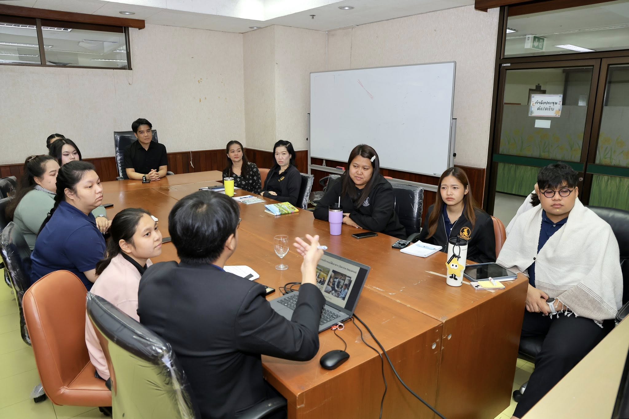 สำนักงานเลขานุการกรม กรมประชาสัมพันธ์ จัดกิจกรรมอบรมหลักสูตร : ทักษะการบริการอาหารและเครื่องดื่ม (Food & Beverage Service) 