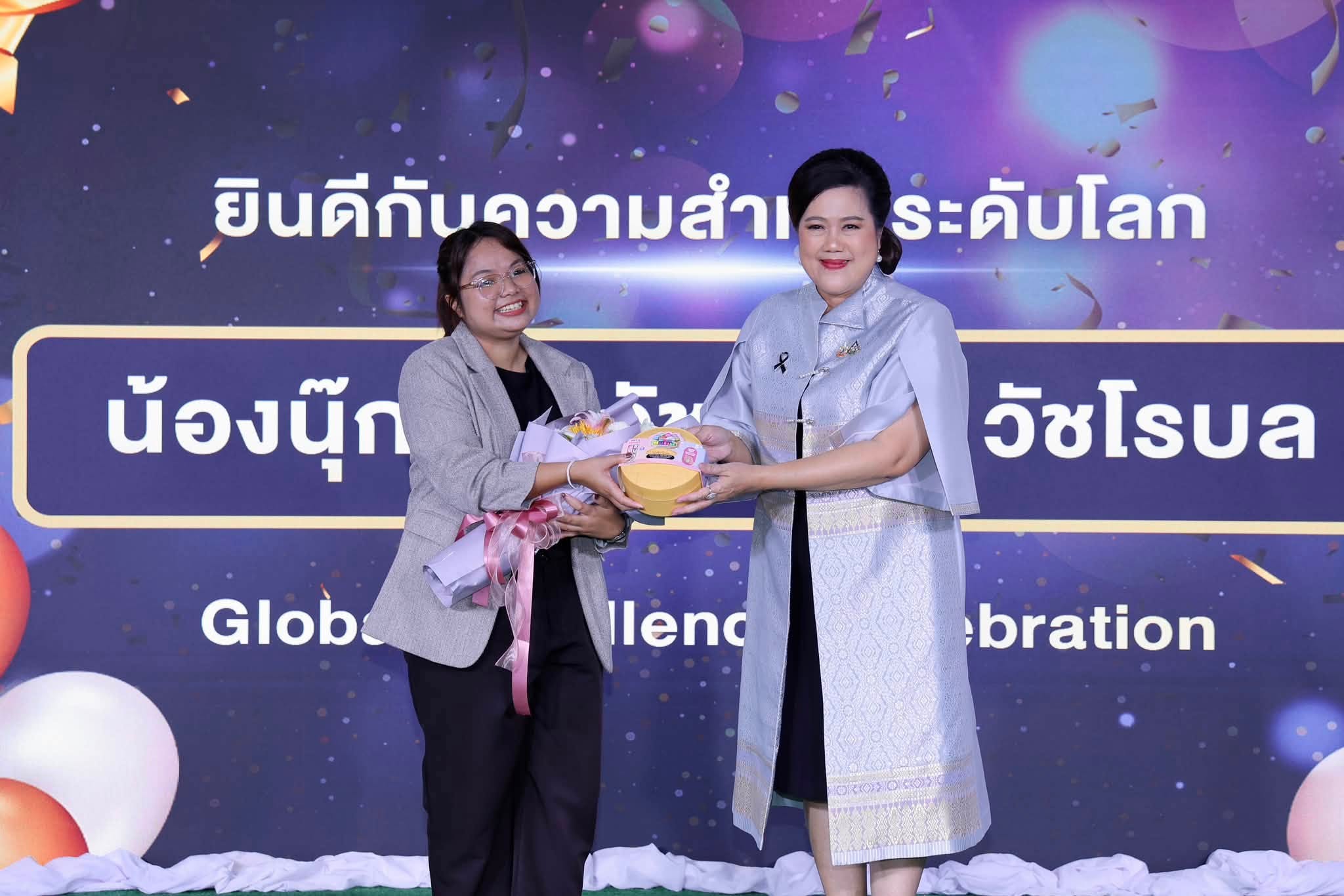 กรมประชาสัมพันธ์ ร่วมแสดงความยินดีกับ ดร.วัชรติยา วัชโรบล (ดร.นุ๊ก) นักวิชาการคอมพิวเตอร์ชำนาญการ กองเทคโนโลยีดิจิทัล กรมประชาสัมพันธ์ ในโอกาสที่ได้รับรางวัลชนะเลิศระดับโลก (Global Winner) จากการแข่งขัน Global iSAFE Hackathon 2026