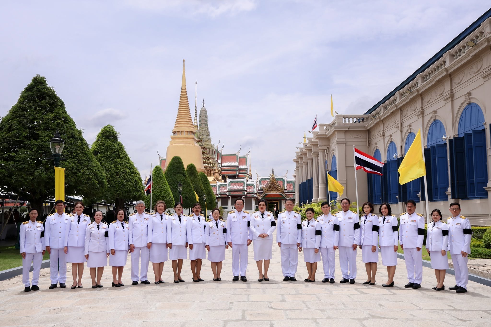 อธิบดีกรมประชาสัมพันธ์ นำคณะผู้บริหาร ข้าราชการ และเจ้าหน้าที่กรมประชาสัมพันธ์ ทูลเกล้าทูลกระหม่อมถวายแจกันดอกไม้เบื้องหน้าพระบรมฉายาลักษณ์ พระบาทสมเด็จพระเจ้าอยู่หัว พร้อมลงนามถวายพระพรชัยมงคล เนื่องในโอกาสวันเฉลิมพระชนมพรรษา 28 กรกฎาคม 2569 
